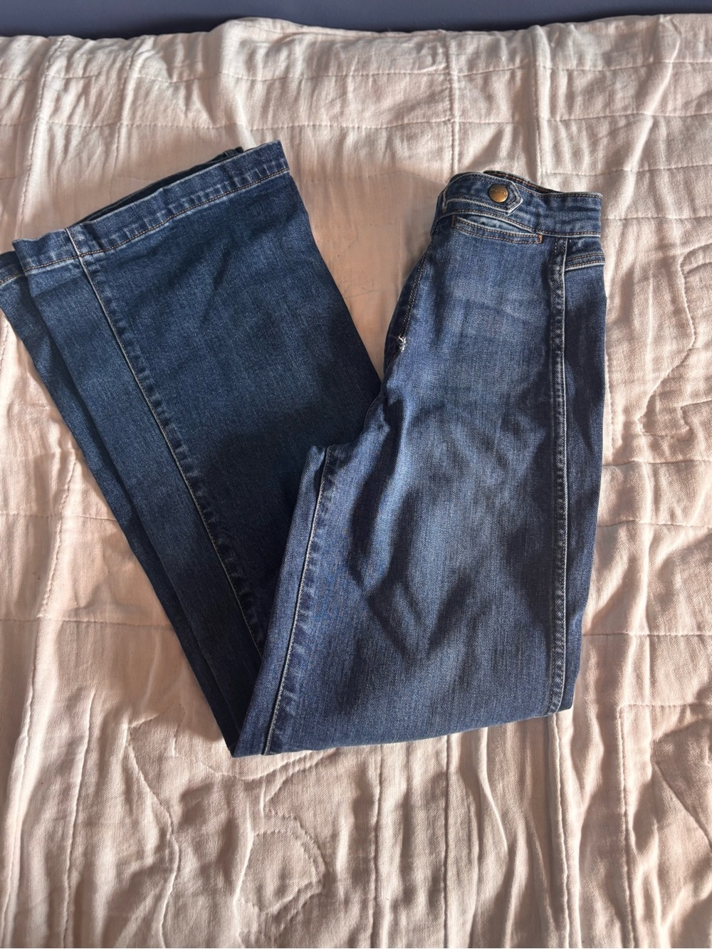 Wrangler for Urban Outfitters Women’s 24 High Rise Flared Medium Wash Jeans.